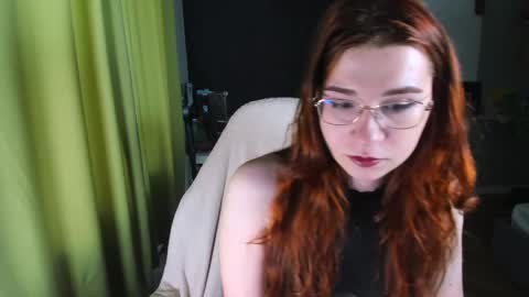Snapshot of ann_couette chatting on 06.08.26 Im Ann welcome in my room PVT is open online show from 06.08.26