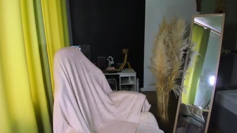 Snapshot of ann_couette chatting on 07.22.26 Im Ann welcome in my room PVT is open online show from 07.22.26
