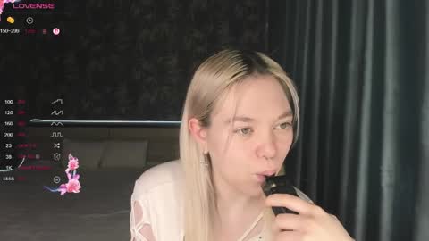 Snapshot of anna_aaaa chatting on 04.25.26 Anna online show from 04.25.26