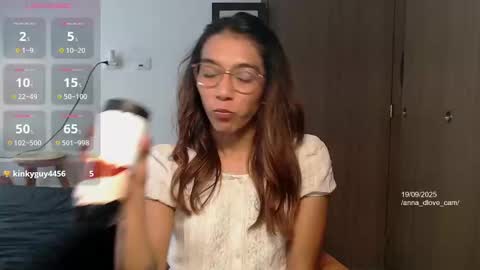 Anna online show from 09.19.25