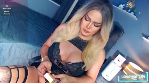 Snapshot of anna_mclaine chatting on 03.25.26 Miss Anna online show from 03.25.26