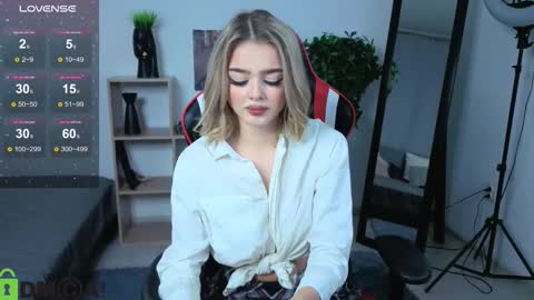 Snapshot of anna_nickol chatting on 11.10.25 Anna online show from 11.10.25