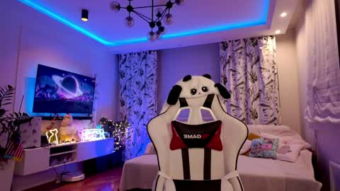 Anna online show from 04.12.26