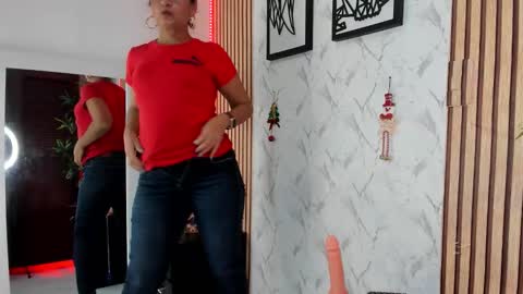 Annaarela online show from 11.28.25