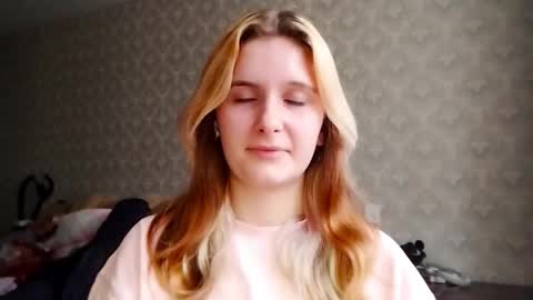 Snapshot of annabroun chatting on 11.01.25 Aliia online show from 11.01.25