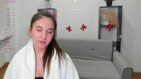 Snapshot of annaelfi chatting on 01.10.25 Anna online show from 01.10.25