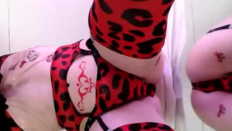 Snapshot of annaevodees666 chatting on 01.01.25 Anna Evodees online show from 01.01.25