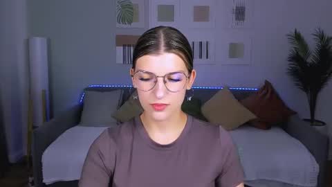 Snapshot of annathorne chatting on 06.10.26 Im Anna online show from 06.10.26