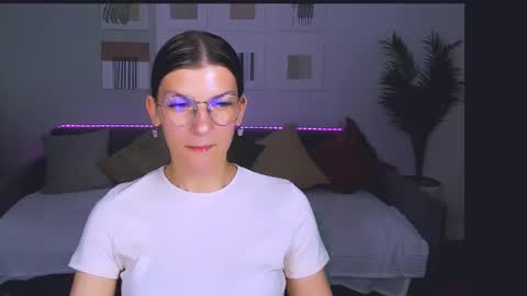 Snapshot of annathorne chatting on 06.11.26 Im Anna online show from 06.11.26