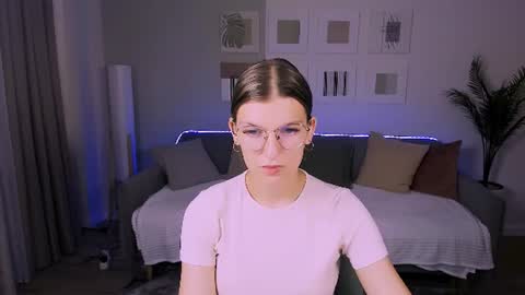 Snapshot of annathorne chatting on 06.30.26 Im Anna online show from 06.30.26