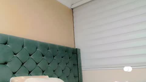 Snapshot of anne_julienne chatting on 02.04.25       online show from 02.04.25
