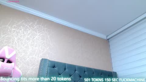 Snapshot of anne_julienne chatting on 03.09.25       online show from 03.09.25