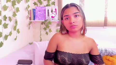 Snapshot of annebull_ chatting on 02.18.25 Anne online show from 02.18.25