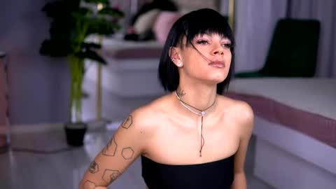 Snapshot of annefaris chatting on 12.16.25 Anne online show from 12.16.25