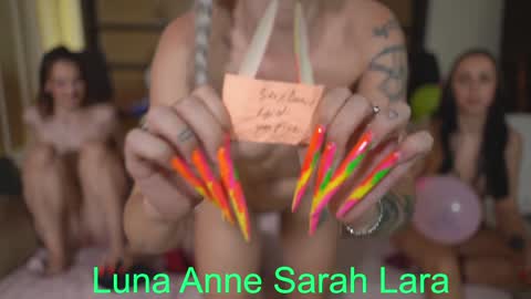 Snapshot of annemanifique chatting on 12.31.24 Annemanifique  Anne   Lara Kelly  online show from 12.31.24
