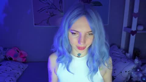 Snapshot of annetenet chatting on 12.20.24 Annet online show from 12.20.24