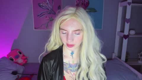 Snapshot of annetenet chatting on 01.26.25 Annet online show from 01.26.25