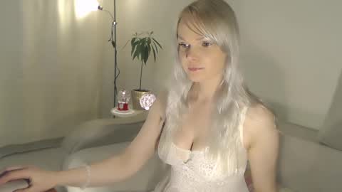 Snapshot of annett chatting on 12.07.24 Annett online show from 12.07.24