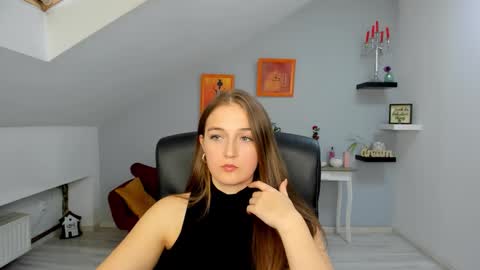 Snapshot of annewilsonn chatting on 11.07.25 annewilsonn online show from 11.07.25