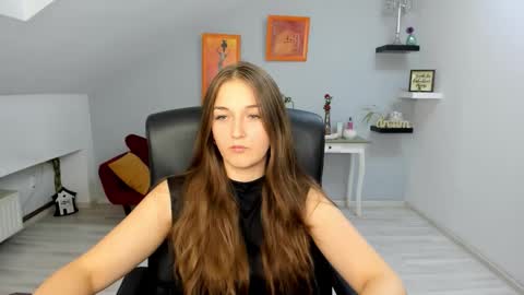 annewilsonn online show from 11.25.25