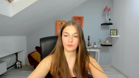 annewilsonn online show from 11.26.25