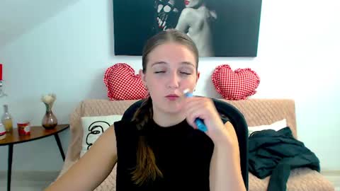 annewilsonn online show from 07.21.26