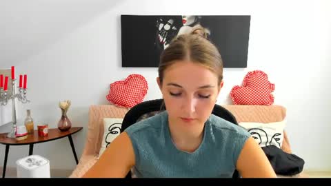 annewilsonn online show from 08.03.26