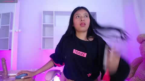 Snapshot of anni99_ chatting on 01.31.25 Anni online show from 01.31.25