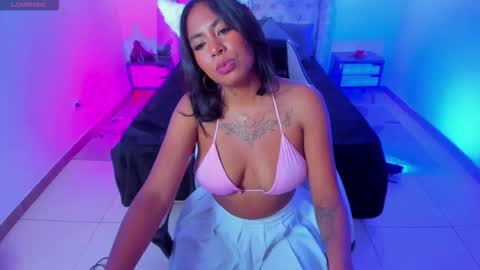 Snapshot of anni_cooperr chatting on 12.19.25 anni online show from 12.19.25