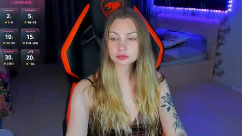Snapshot of annie69kiss chatting on 07.18.26 Annie online show from 07.18.26