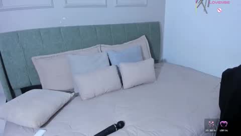 annie_20_ online show from 03.09.26