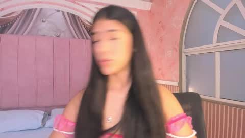 Snapshot of annie__bear chatting on 12.18.25 Annie online show from 12.18.25