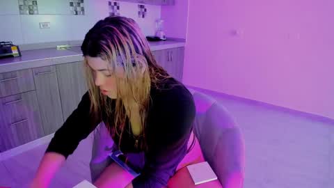 Snapshot of annie_andrade1 chatting on 03.08.25 annie online show from 03.08.25