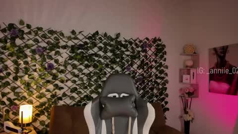 annie_barozzi online show from 02.01.25