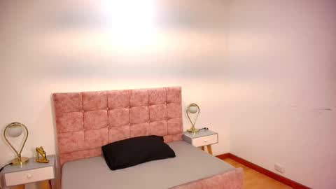 Annie Bonnie   online show from 03.20.26