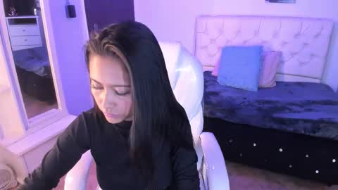 annie_clarrk online show from 11.15.25