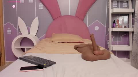 Snapshot of annie_cute18 chatting on 12.10.24 annie_cute18 online show from 12.10.24