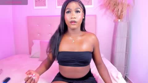 annie_dolce_ online show from 10.04.25