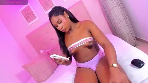 annie_dolce_ online show from 11.23.25