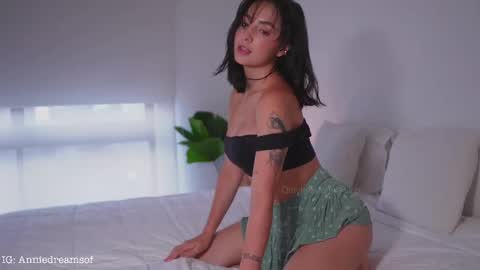 Annie    online show from 02.28.25