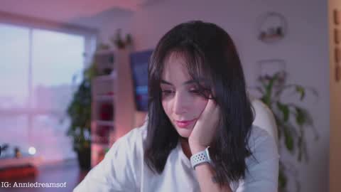 Annie    online show from 03.05.25