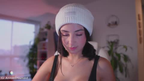 Annie    online show from 03.10.25