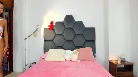 Snapshot of annie_dreams69 chatting on 12.12.24 Annie online show from 12.12.24