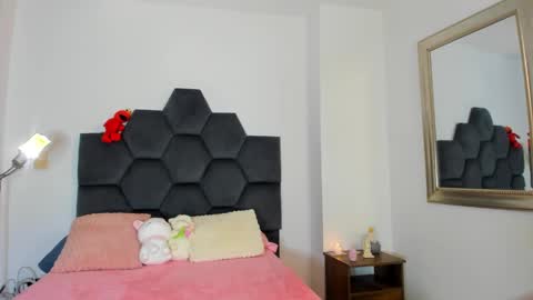 Snapshot of annie_dreams69 chatting on 12.19.24 Annie online show from 12.19.24