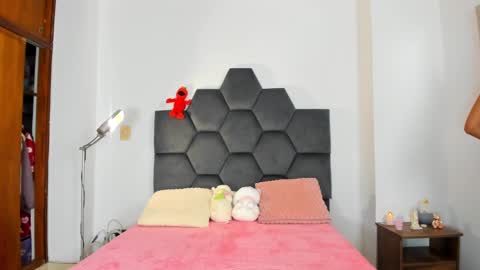 Snapshot of annie_dreams69 chatting on 02.06.25 Annie online show from 02.06.25