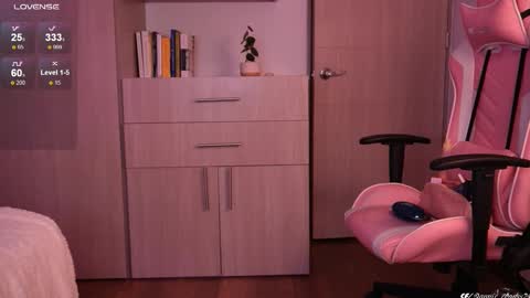 Snapshot of annie_evans24 chatting on 03.04.25 Annie Evans online show from 03.04.25