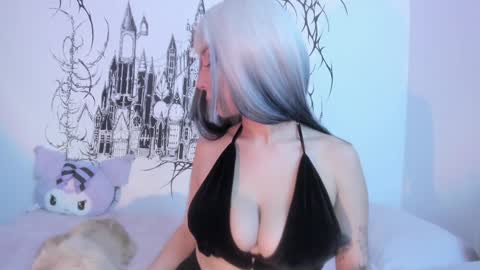 Snapshot of annie_gr chatting on 12.14.24 annie  online show from 12.14.24