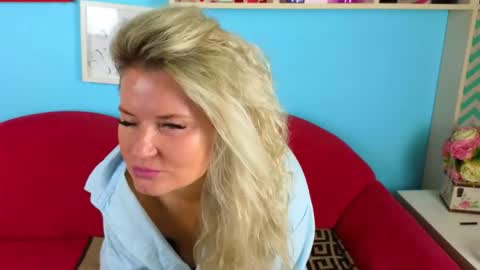 Snapshot of annie_joya chatting on 12.16.25 Annie online show from 12.16.25