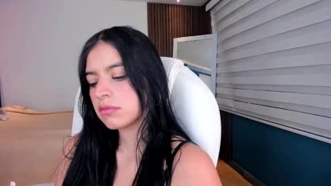 Snapshot of annie_roberts7 chatting on 03.07.25 Annie Roberts online show from 03.07.25