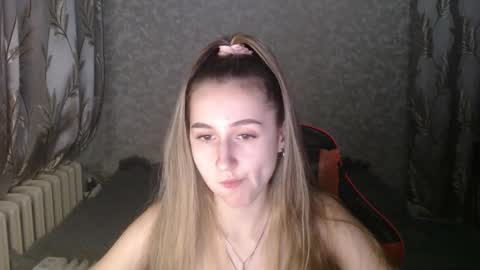 Snapshot of annieee_smith chatting on 12.14.25 annieee_smith online show from 12.14.25